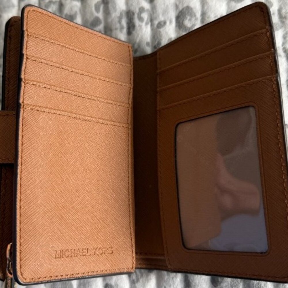 Michael Kors Jet Set Medium Wallet (NWOT) - Picture 4 of 5